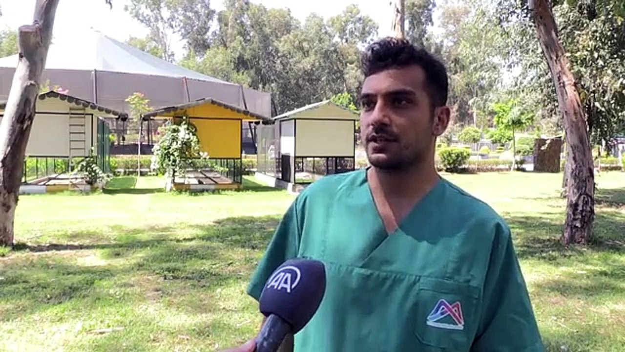 Doğa parkında hayvanlar buzlu kokteyl ve yağmurlama sistemiyle ferahlatılıyor