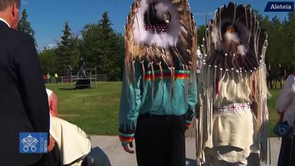 Le Pape face au lac sacré des autochtones dédié à sainte Anne