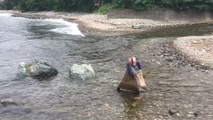 Serpme ağla balık avının ustası