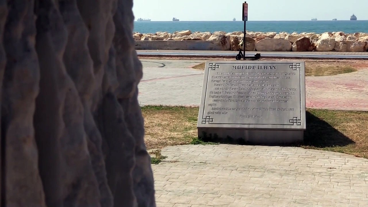 Türkiye'nin seçilmiş ilk kadın belediye başkanının heykeline çirkin saldırı