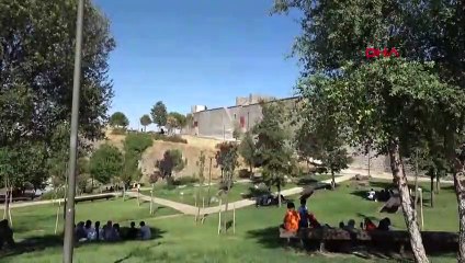 Yasak dinlemediler! Tarihi surlarda ölümüne selfie