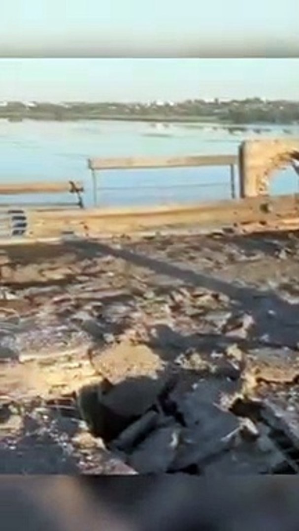 ⁣ВСУ обстреляли Антоновский мост в Херсоне | ЗСУ обстріляли Антонівський міст у Херсоні