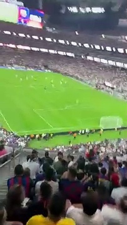 Abucheos y gritos de Shakira para Piqué / @AdrianaMonsalve