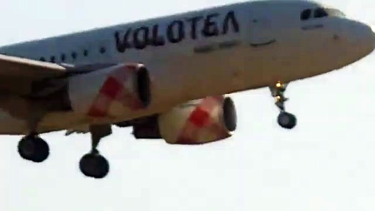 Un avión de Volotea aterrizando