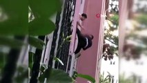Pencereden kaçmaya çalışan hırsızı bacağından yakaladı