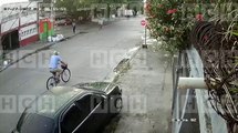 ¡Impactante! Camioneta arrolla a motociclista y su moto queda en llamas en SPS