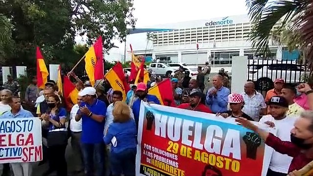 Montan piquete frente a oficina de Edenorte en Santiago contra apagones y tarifa eléctrica