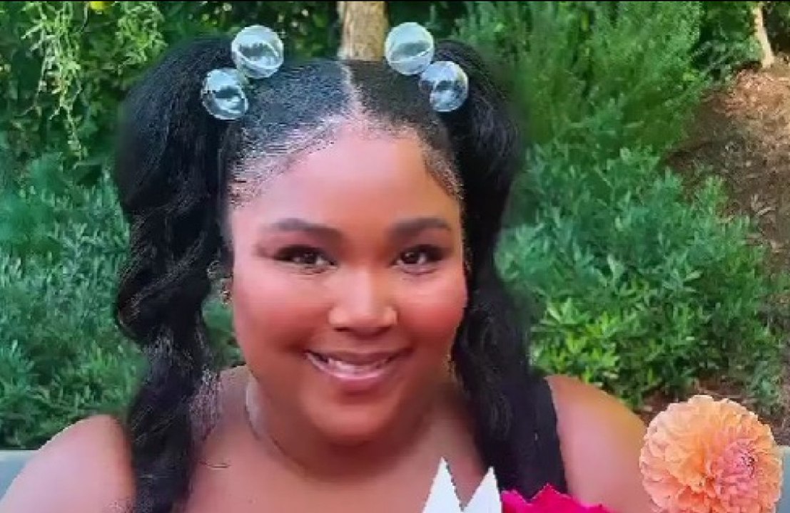 Harry Styles sends Lizzo flowers after she knocks him off top of Billboard Hot 100 chart