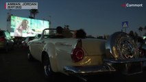 شاهد: أردنيون في سيارات كلاسيكية يشاهدون فيلماً سينمائياً في الهواء الطلق
