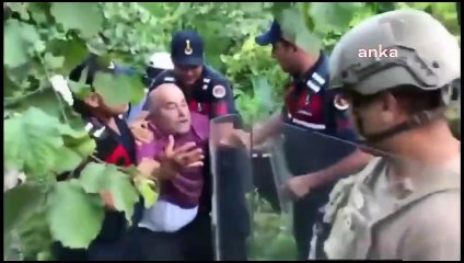 Fatsa'da, vatandaşların 'kaynak suyu' protestosuna müdahale eden jandarma: Şu anda basın özgürlüğü yok, video çekmeyin; kanunu aşağıda gösteririz size