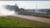 Bombeiros combatem incêndio às margens da BR-467