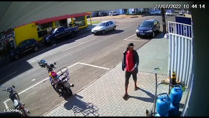Imagens mostram furto de celulares em comércio na Rua Cuiabá