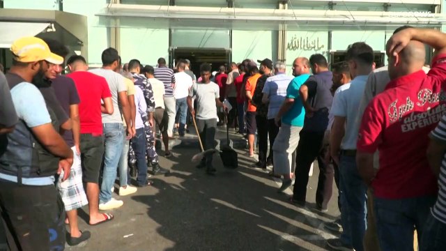 الانهيار في لبنان فصول تتوالى.. آخره انقطاع الخبز وطوابير الذل أمام المخابز ولاأفران