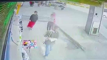 İş yerinden hırsızlık güvenlik kamerasına yansıdı