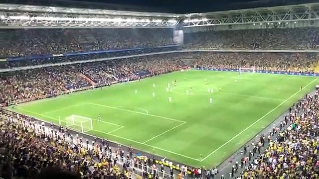 Dinamo Kiev'in golü sonrası Fenerbahçe taraftarından Vladimir Putin tezahüratı