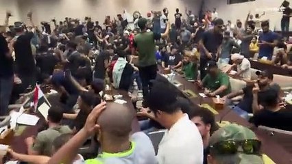 Crise politique en Irak : des manifestants investissent le Parlement