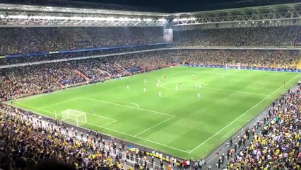 Kiev'e elenen Fenerbahçe taraftarından 'Vladimir Putin' sloganı