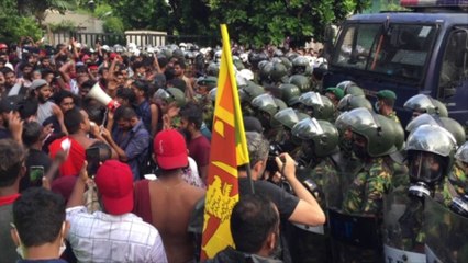 Descargar video: Protestors Say Sri Lanka's Extended State of Emergency Meant to Stifle Dissent