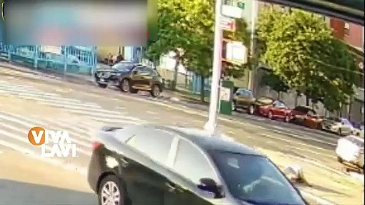 Conductor atropella a hombre y se detiene para robarle
