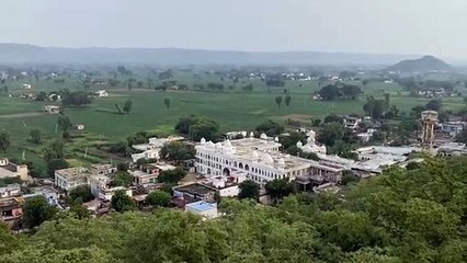 अनूठी मिसाल: यहां नहीं करता कोई नशा न काटता पेड़