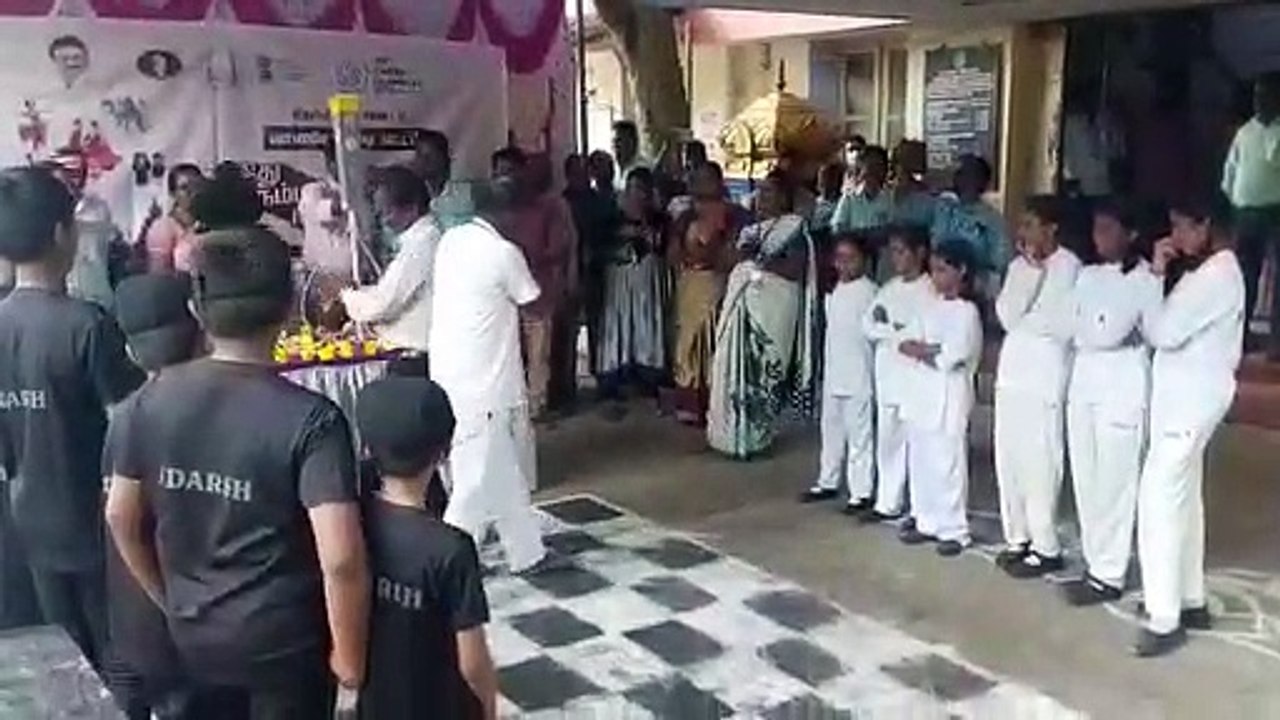 கொலுசு கடை ஓரத்திலே.. வட்டாட்சியர் போட்ட செம குத்து..