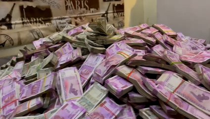 শুধুমাত্র ওয়াড্রোব নয়,টাকা উদ্ধার অর্পিতার বেলঘরিয়ার ফ্ল্যাটের শৌচাগার থেকেও   | Oneindia Bengali