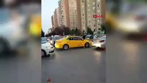 Trafikte yumruklu kavga! Sürücüler birbirine girdi