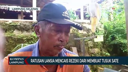 Ratusan Lansia Mengais Rezeki dari Tusuk Sate