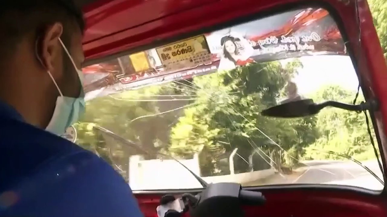 Valérie Trierweiler très énervée contre Ines Reg dans Pekin Express