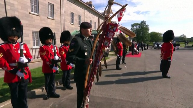 Глубокая любовь и память о страданиях : папа римский Франциск прибыл в Квебек