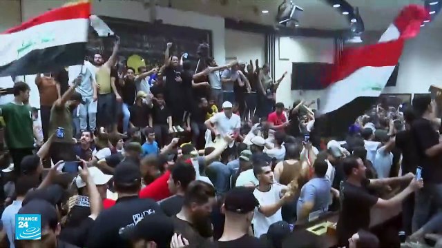 أنصار الصدر يقتحمون البرلمان العراقي