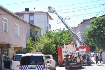 Sultanbeyli'de 3 katlı binada çıkan yangın söndürüldü