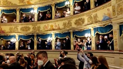 Download Video: Mattarella a Ravenna: il lungo applauso al teatro Dante Alighieri