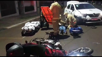 Motocicleta enrosca em cabo de telefonia e mulher sofre queda no Bairro Recanto Tropical