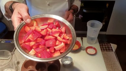GELATINA (o gelo) DI FRAGOLE - Il dolce dell'estate