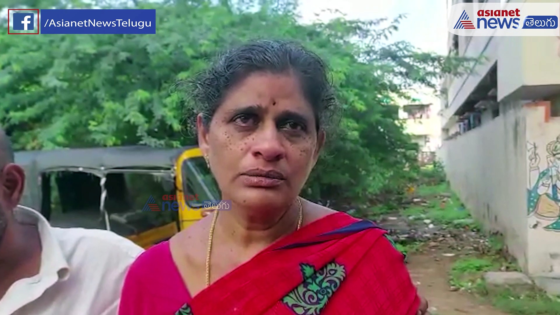 తల్లిదండ్రుల ఆర్థిక కష్టాలు చూడలేక... నందిగామలో యువతి ఆత్మహత్య  