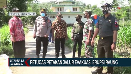 Petugas Petakan Jalur Evakuasi Erupsi Gunung Raung