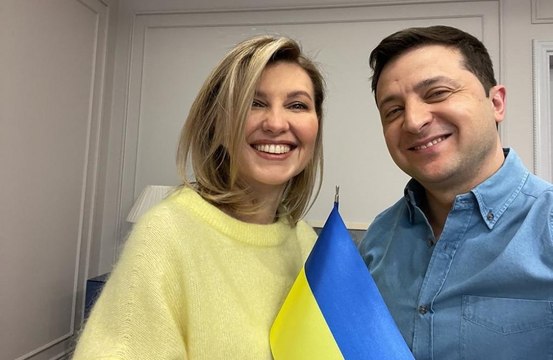 Volodymyr Zelensky y su esposa Olena Zelenska son criticados por protagonizar portada de Vogue