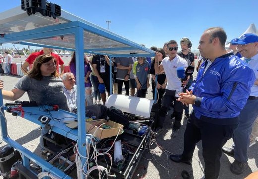 Bakan Yardımcısı Kacır, TEKNOFEST kapsamındaki yarışmaya katılan araçları inceledi