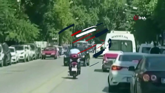 Trafikte şaşkına çeviren anlar! Vatandaşlar cep telefonuyla kaydetti