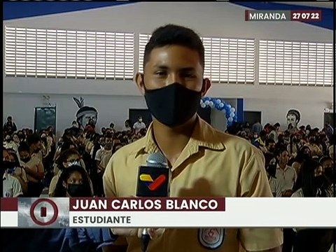 Gobernación de Miranda otorga tablets y becas a estudiantes sobresalientes de educación media