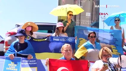 İstanbul'daki Ukraynalılardan Beyoğlu'da 'Putin tezahüratı' protestosu: O taraftarları stada almayın
