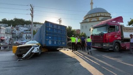 Tırın çarptığı taksinin sürücüsü öldü