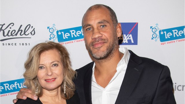 GALA VIDÉO - PHOTO - Valérie Trierweiler en vacances : son tendre selfie avec son chéri Romain