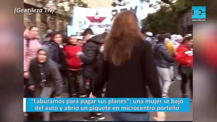 “Laburamos para pagar sus planes”: una mujer se bajó del auto y abrió un piquete en microcentro porteño