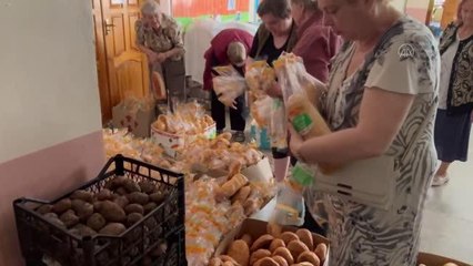 Ukraynalı siviller okul binalarına sığınarak yaşamlarını sürdürüyor