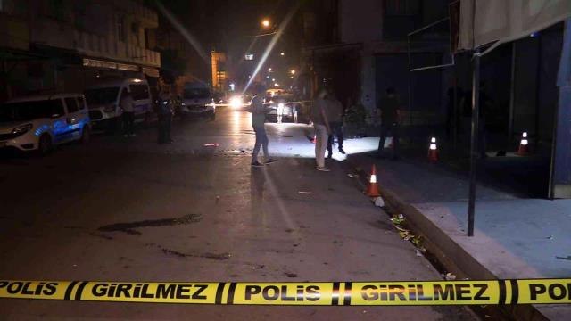 Yolda yürürken silahlı saldırıya uğrayan kişi ağır yaralandı