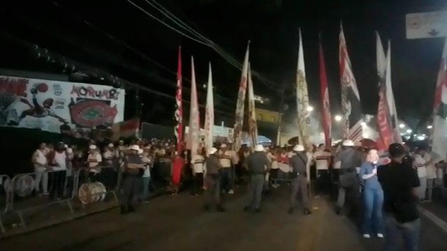 Polícia faz cerco e impede torcida do São Paulo de fazer recepção no portão de acesso no Morumbi