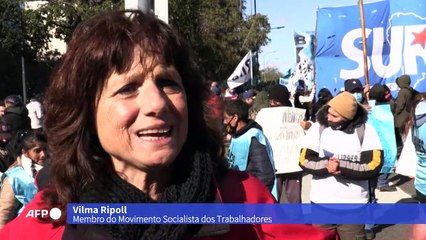 Argentinos reivindicam 'salário universal'; governo indica 'superministro' da Economia