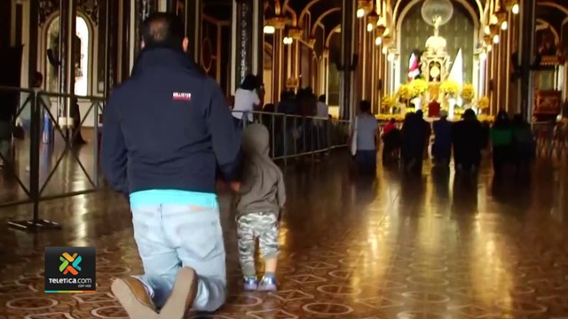 tn7-Ni-la-lluvia-ni-el-sol-son-obstáculo-para-romeros-que-siguen-llegando-a-la-Basílica-de-Los-Ángeles-280722